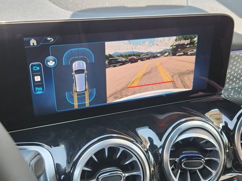 New 2025 Mercedes-Benz GLB 250 4MATIC image 17