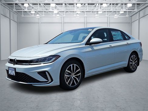 New 2025 Volkswagen Jetta SE image 2