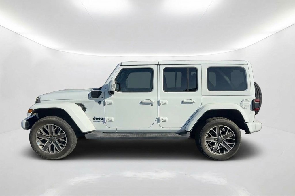 Used 2022 Jeep Wrangler Unlimited Sahara AWD/4WD image 9