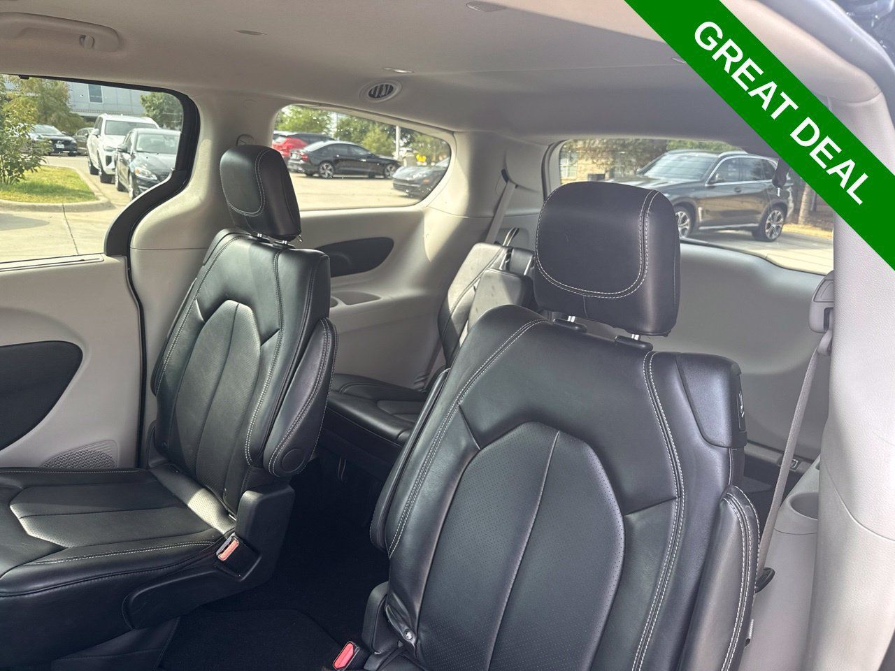 Used 2024 Chrysler Pacifica Touring-L FWD image 14