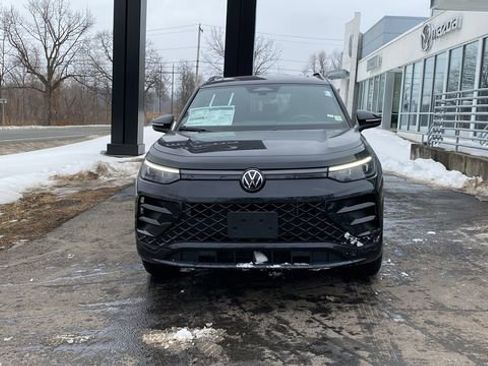 New 2026 Volkswagen Tiguan SE R-Line AWD/4WD image 2