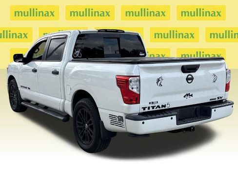 Used 2018 Nissan Titan SV w/ SV Convenience Package image 9