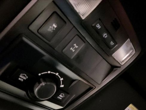 Used 2018 Toyota Tacoma TRD Off-Road w/ Technology Package image 35