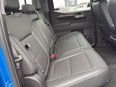 Used 2024 Chevrolet Silverado 1500 LT Trail Boss w/ Convenience Package II AWD/4WD image 30