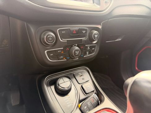 Used 2018 Jeep Compass Trailhawk w/ Leather Interior Group AWD/4WD image 18