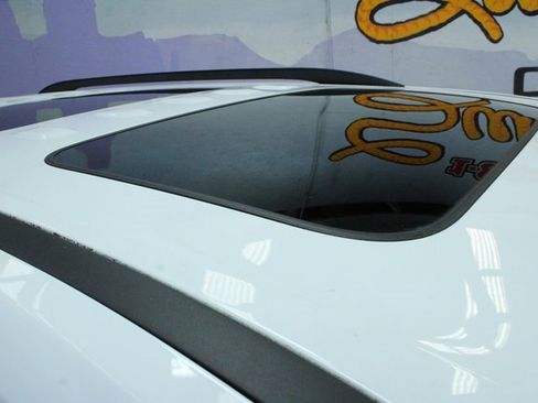 Used 2023 Chevrolet Traverse RS w/ LPO, Floor Liner Package image 5