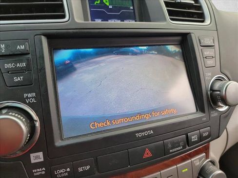 Used 2011 Toyota Highlander Limited w/ Tow Pkg FWD image 18