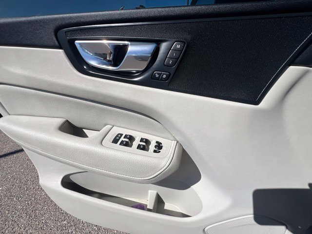 Used 2018 Volvo XC60 T6 Momentum w/ Convenience Package AWD/4WD image 26