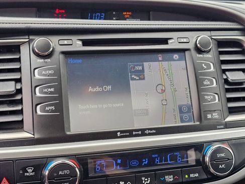 Used 2019 Toyota Highlander XLE AWD/4WD image 27
