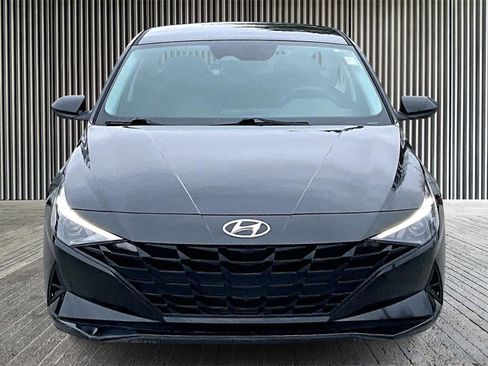 Used 2023 Hyundai Elantra SEL image 3