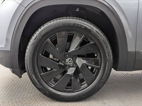 Used 2024 Volkswagen Atlas Cross Sport SE w/ Panoramic Sunroof Package FWD image 30