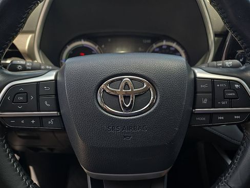 Used 2023 Toyota Highlander XLE FWD image 19