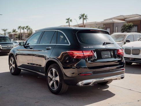 Used 2017 Mercedes-Benz GLC 300 w/ Premium 2 Package image 4