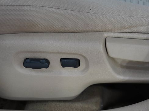 Used 2009 Chevrolet HHR LT FWD image 22