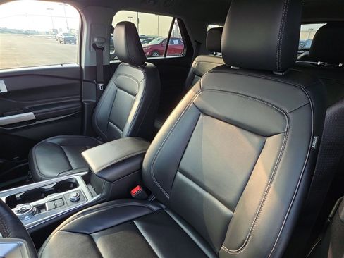 Used 2023 Ford Explorer XLT w/ Equipment Group 202A image 13