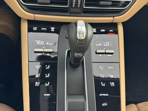 Certified 2026 Porsche Macan AWD/4WD image 24