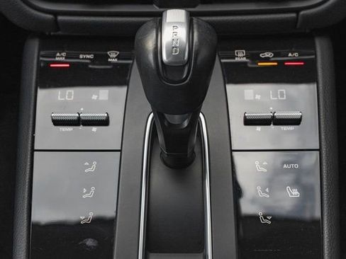 Used 2023 Porsche Macan Turbo image 18