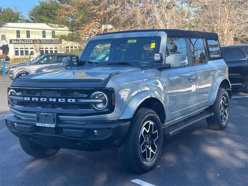 Used 2022 Ford Bronco Outer Banks image 3