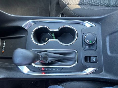 Used 2022 Chevrolet Traverse LT image 23