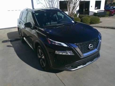 Used 2023 Nissan Rogue SL w/ SL Premium Package image 2