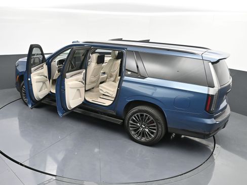 Used 2025 Cadillac Escalade ESV Sport Platinum image 51