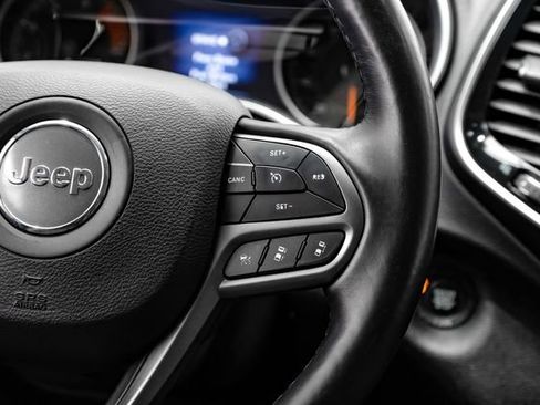 Used 2019 Jeep Cherokee Limited w/ Luxury Group AWD/4WD image 20