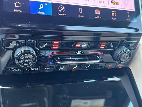 New 2025 Jeep Grand Cherokee Limited image 44