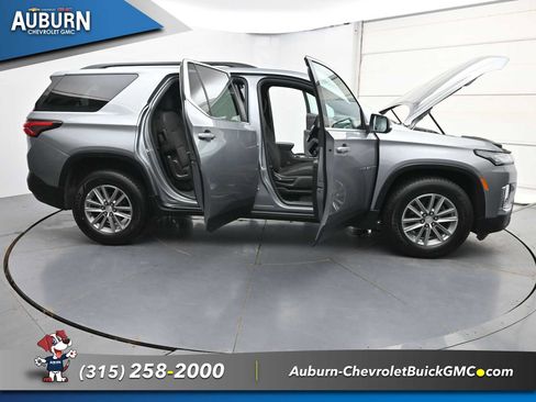 Used 2023 Chevrolet Traverse LT AWD/4WD image 43