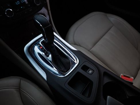 Used 2013 Buick Regal Premium image 33