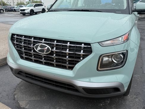 Used 2025 Hyundai Venue SEL FWD image 5