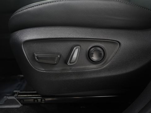 Used 2025 Toyota Grand Highlander AWD image 23