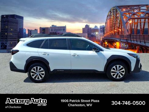 Used 2024 Subaru Outback Premium AWD/4WD image 2