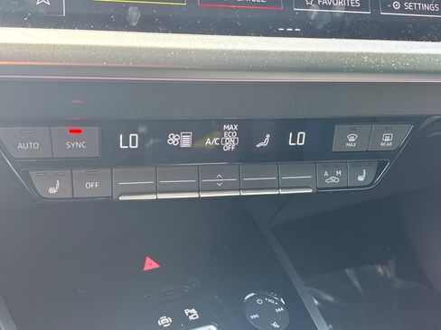 Used 2025 Audi Q4 e-tron Premium Plus image 53