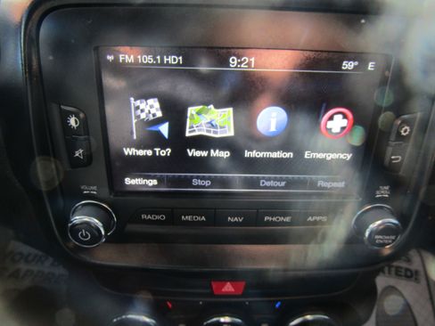 Used 2016 Jeep Renegade 75th Anniversary image 18