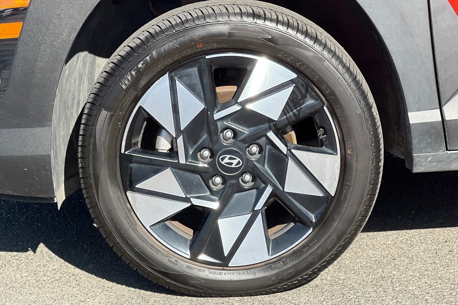 Used 2024 Hyundai Kona SEL AWD/4WD image 32