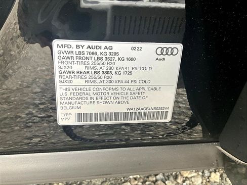 Used 2022 Audi e-tron Premium Plus w/ Premium Plus Package image 33