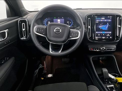 Certified 2025 Volvo XC40 B5 Plus image 8