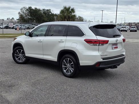 Used 2019 Toyota Highlander XLE image 4