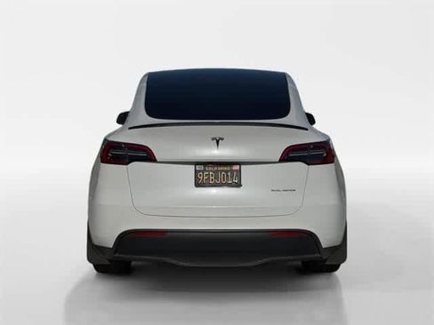 Used 2023 Tesla Model Y Long Range image 11