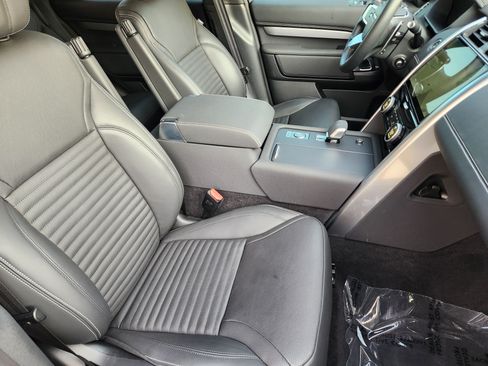Certified 2025 Land Rover Discovery Dynamic SE AWD/4WD image 9