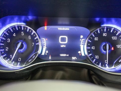 Used 2020 Chrysler Pacifica Touring-L w/ Advanced Safetytec Group image 10