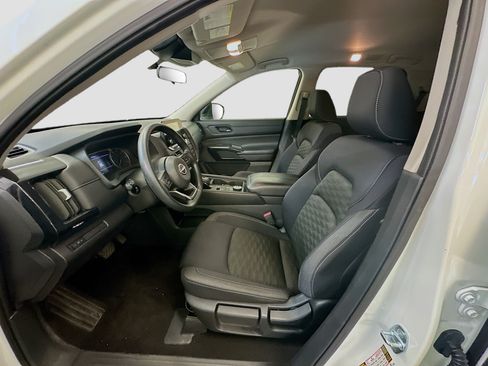 Used 2023 Nissan Pathfinder S AWD/4WD image 13