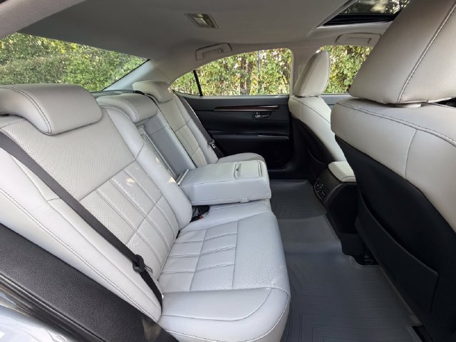 Used 2017 Lexus ES 350 w/ Luxury Package FWD image 36