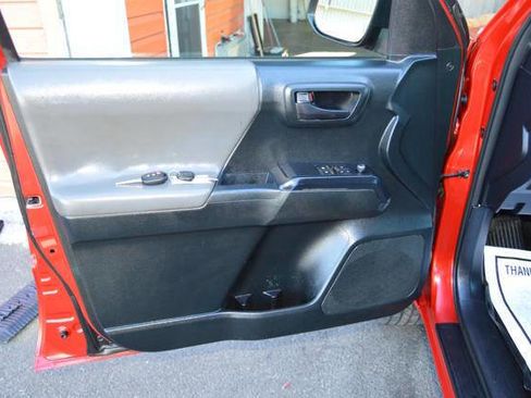 Used 2017 Toyota Tacoma 4x4 Access Cab image 31