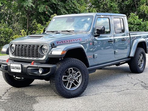 Used 2026 Jeep Gladiator Mojave AWD/4WD image 3