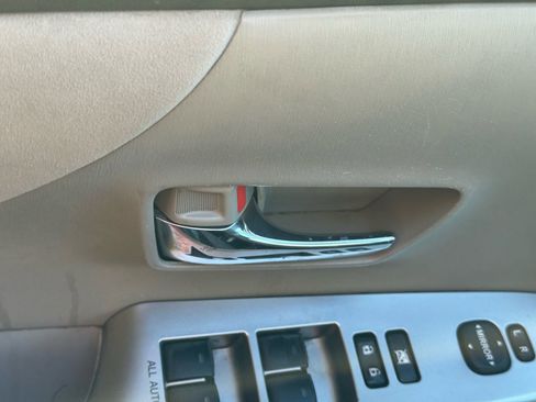 Used 2015 Toyota Prius V Three image 8