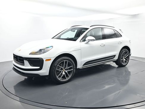 Certified 2025 Porsche Macan Turbo AWD/4WD image 1