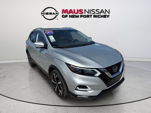 Certified 2022 Nissan Rogue Sport SL w/ Premium Package AWD/4WD image 2