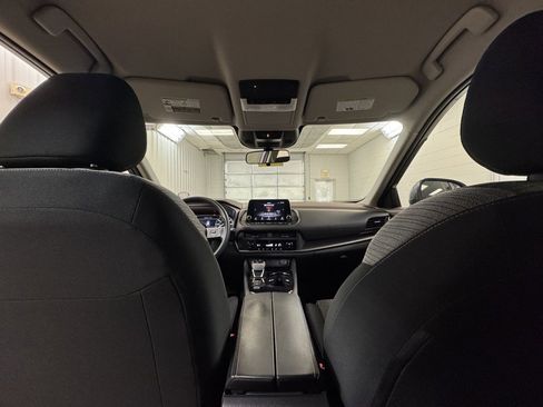 Used 2023 Nissan Rogue SV image 18