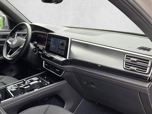 Used 2025 Volkswagen Atlas Cross Sport SE image 20